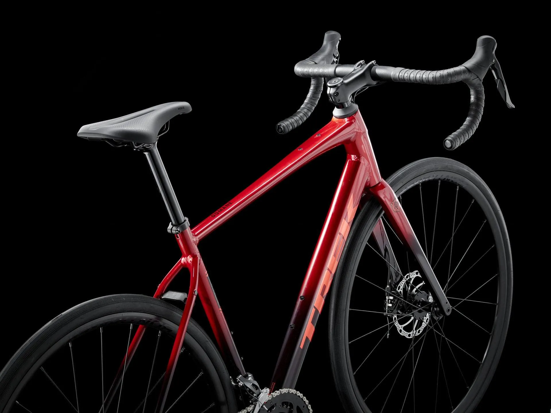 Trek Domane AL 2 Gen 4 (Dark Carmine Fade)